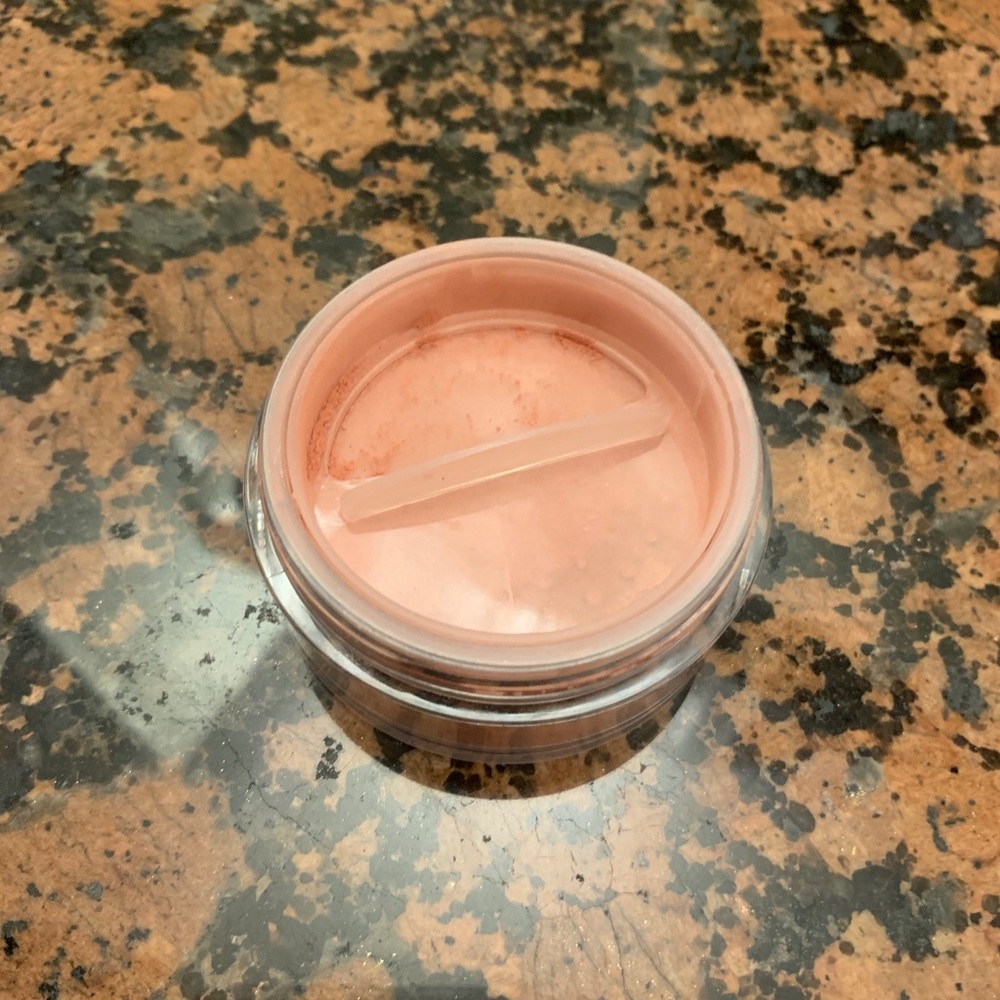 Loose blush - Picture 2 of 3